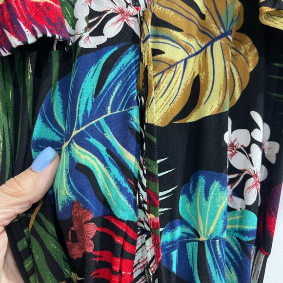 Cod shoulder dress it’s a summer dress size M Only use it ones - Picture 5 of 6